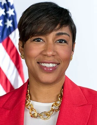 Ashley Etienne height profile photo