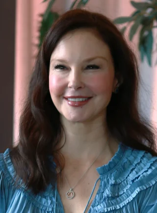 Ashley Judd height profile photo