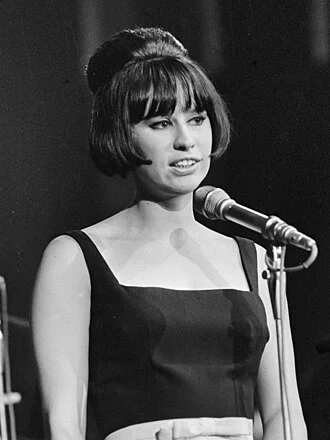 Astrud Gilberto height profile photo