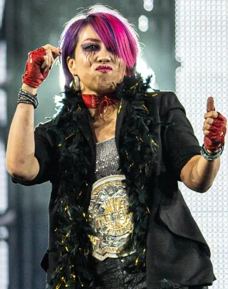 Asuka (wrestler) height profile photo