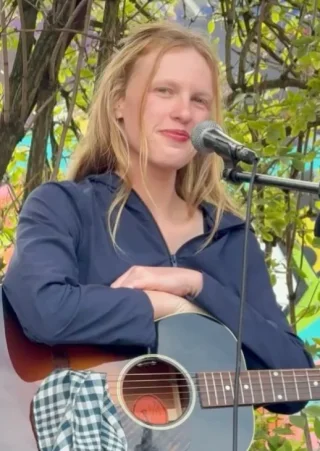 Audrey Hobert height profile photo