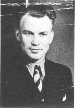 August Landmesser height profile photo