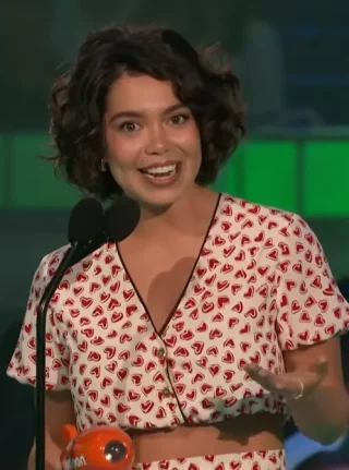Auliʻi Cravalho height profile photo