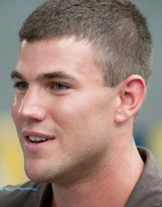 Austin Stowell height profile photo