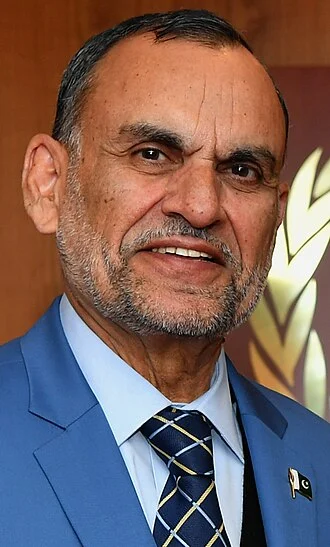 Azam Swati height profile photo