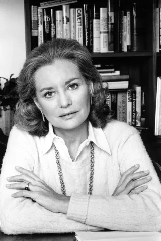 Barbara Walters height profile photo