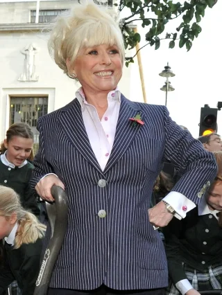 Barbara Windsor height profile photo