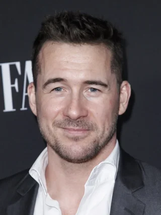 Barry Sloane height profile photo