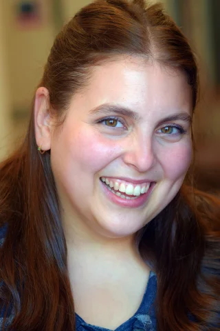 Beanie Feldstein height profile photo