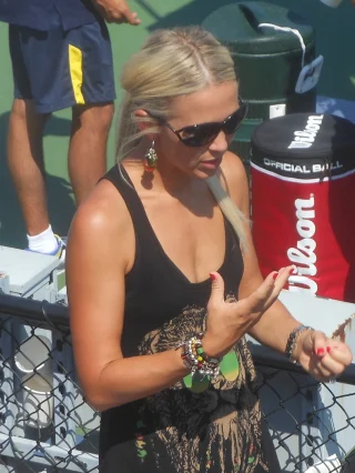 Bec Hewitt height profile photo