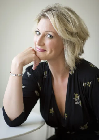 Becky Mantin height profile photo