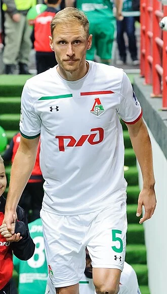 Benedikt Höwedes height profile photo