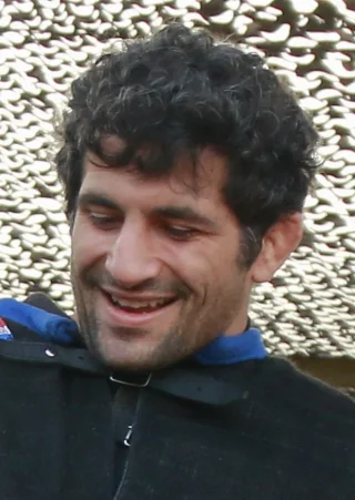 Beneil Dariush height profile photo