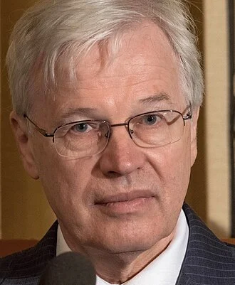 Bengt Holmström height profile photo