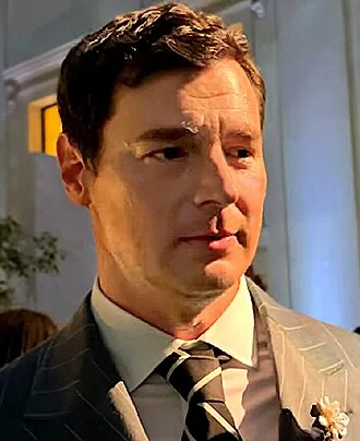 Benjamin Walker (actor) height profile photo
