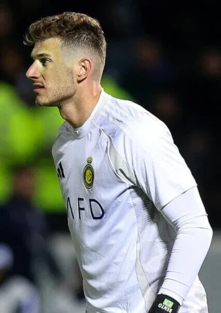 Bento (footballer) height profile photo