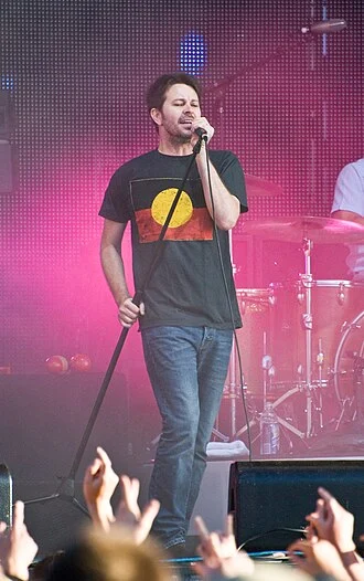 Bernard Fanning height profile photo