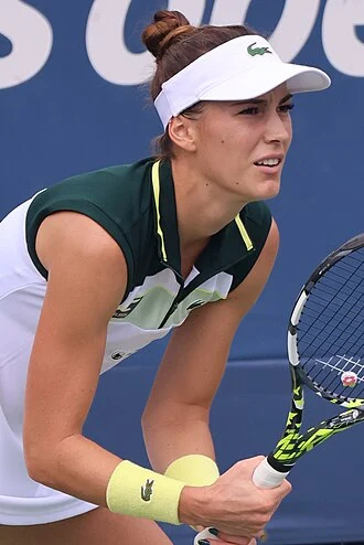 Bernarda Pera height profile photo