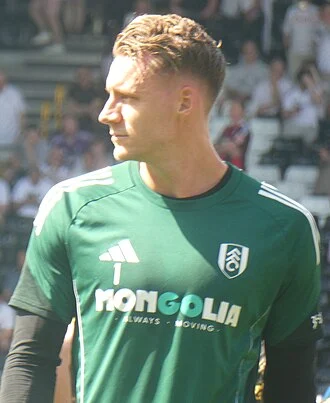 Bernd Leno height profile photo