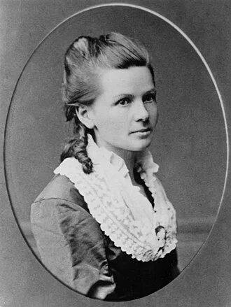 Bertha Benz height profile photo