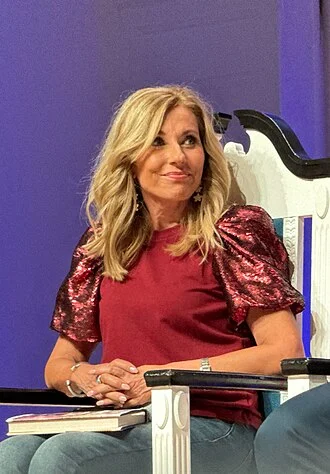 Beth Moore height profile photo