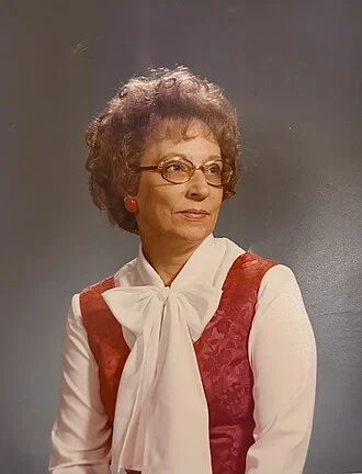 Beverly White height profile photo
