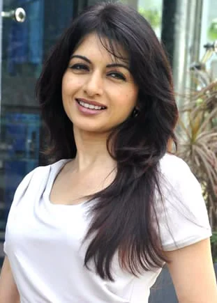 Bhagyashree height profile photo