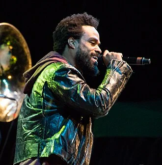 Bilal (American singer) height profile photo