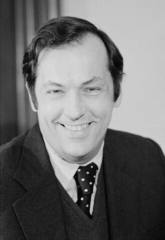 Bill Bradley height profile photo