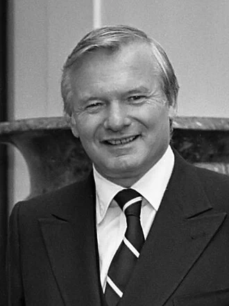 Bill Davis height profile photo
