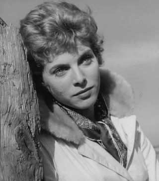 Billie Whitelaw height profile photo