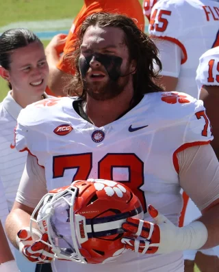 Blake Miller (offensive tackle) height profile photo