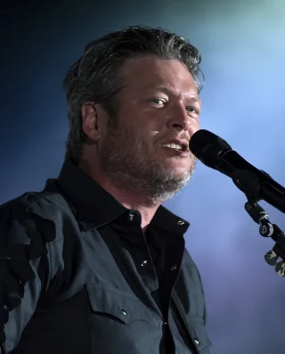 Blake Shelton height profile photo