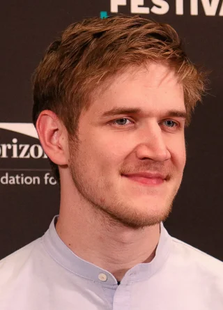 Bo Burnham height profile photo