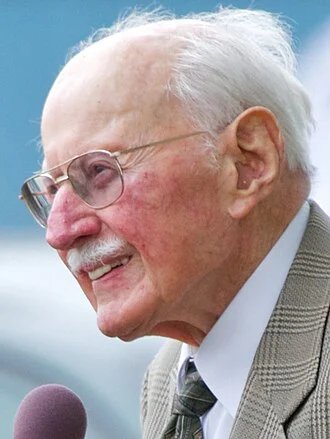 Bob Hoover height profile photo