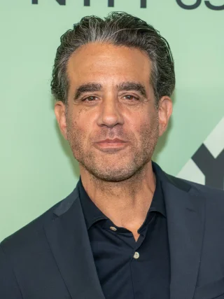 Bobby Cannavale height profile photo