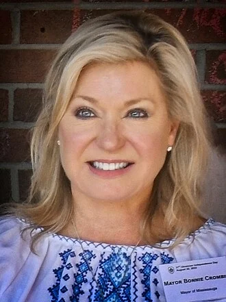 Bonnie Crombie height profile photo