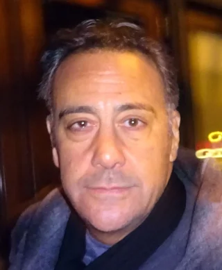 Brad Garrett height profile photo