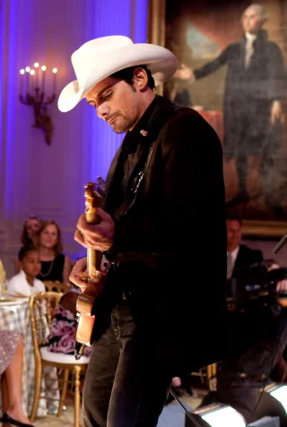 Brad Paisley height profile photo