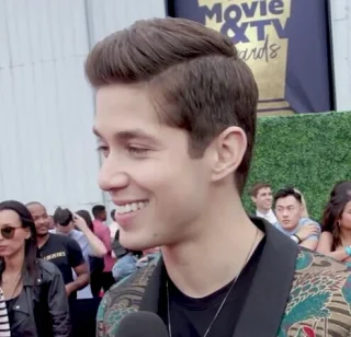 Brandon Larracuente height profile photo