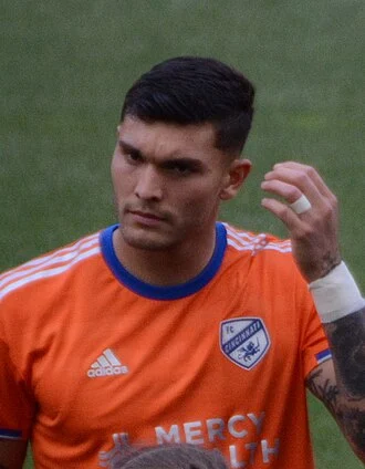 Brandon Vázquez height profile photo