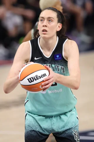 Breanna Stewart height profile photo
