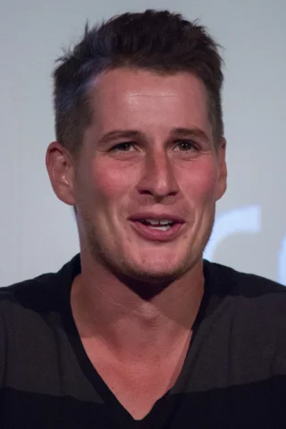 Brendan Fehr height profile photo