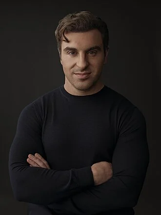 Brian Chesky height profile photo
