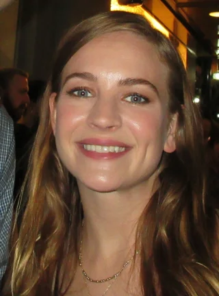 Britt Robertson height profile photo