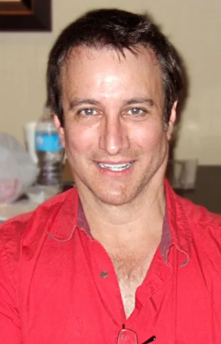 Bronson Pinchot height profile photo