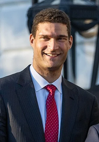 Brook Lopez height profile photo