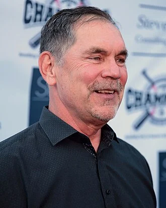 Bruce Bochy height profile photo