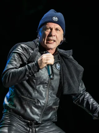 Bruce Dickinson height profile photo