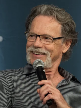 Bruce Greenwood height profile photo